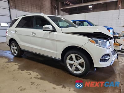 Czwarte zdjęcie samochodu z boku: 2016 MERCEDES-BENZ GLE 350 4MATIC VIN:4JGDA5HB9GA743211 - miniatura