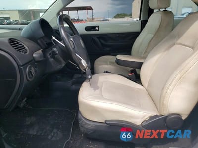 Zdjęcie 7 z 12 samochodu: 2008 VOLKSWAGEN NEW BEETLE TRIPLE WHITE VIN:3VWFW31C88M517345 - miniatura