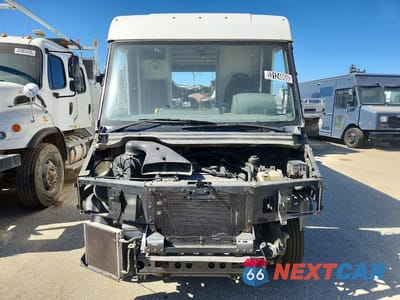 Piąte zdjęcie samochodu w środku: 2012 ISUZU NPR VIN:JALB4T172C7W00166 - miniatura