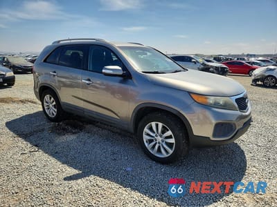 Czwarte zdjęcie samochodu z boku: 2011 KIA SORENTO LX VIN:5XYKT4A22BG175662 - miniatura