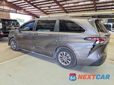 Drugie zdjęcie samochodu z przodu: 2024 TOYOTA SIENNA XLE 7-PASSENGER VIN:5TDYSKFC7RS114503 - miniatura