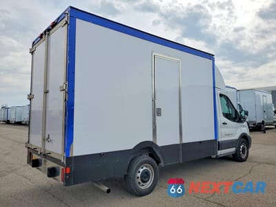 Trzecie zdjęcie samochodu z tyłu: 2022 FORD TRANSIT DELIVERY TRUCK VIN:1FDBW5Z81NKA39667 - miniatura