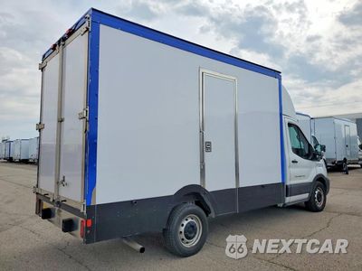 Trzecie zdjęcie samochodu z tyłu: 2022 FORD TRANSIT DELIVERY TRUCK VIN:1FDBW5Z81NKA39667 - miniatura
