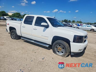 Czwarte zdjęcie samochodu z boku: 2011 CHEVROLET SILVERADO K1500 LTZ VIN:3GCPKTE34BG258176 - miniatura