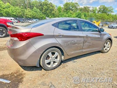 Trzecie zdjęcie samochodu z tyłu: 2013 HYUNDAI ELANTRA GLS VIN:5NPDH4AE3DH392637 - miniatura