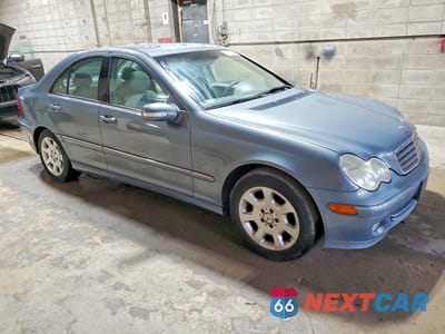Czwarte zdjęcie samochodu z boku: 2005 MERCEDES-BENZ C240 SPORT VIN:WDBRF61J35A652837 - miniatura