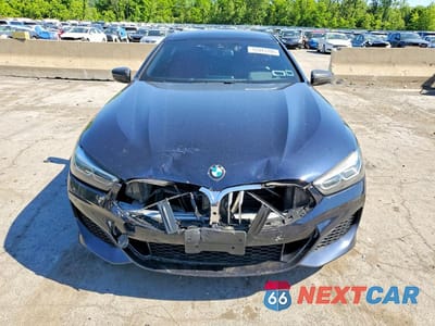 Piąte zdjęcie samochodu w środku: 2022 BMW 840XI VIN:WBAGV4C01NCJ13106 - miniatura