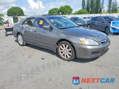 Czwarte zdjęcie samochodu z boku: 2006 HONDA ACCORD EX VIN:1HGCM66506A044043 - miniatura