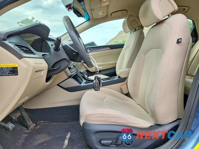 Zdjęcie 7 z 12 samochodu: 2017 HYUNDAI SONATA SPORT VIN:5NPE34AF5HH440785 - miniatura