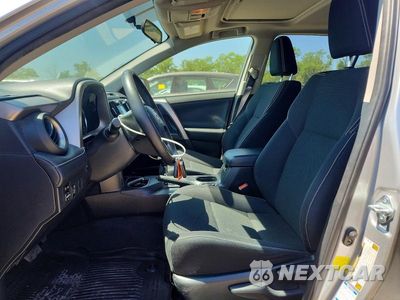 Zdjęcie 7 z 13 samochodu: 2016 TOYOTA RAV4 HV XLE VIN:JTMRJREVXGD052462 - miniatura