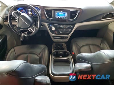 Zdjęcie 8 z 12 samochodu: 2019 CHRYSLER PACIFICA TOURING L VIN:2C4RC1BG3KR582974 - miniatura
