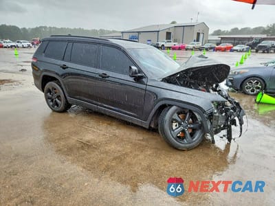 Czwarte zdjęcie samochodu z boku: 2024 JEEP GRAND CHEROKEE L LAREDO VIN:1C4RJJAG9R8940172 - miniatura