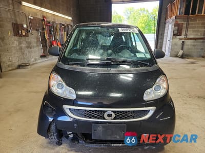 Piąte zdjęcie samochodu w środku: 2013 SMART FORTWO PURE VIN:WMEEJ3BA2DK637865 - miniatura