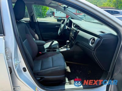 Piąte zdjęcie samochodu w środku: 2018 TOYOTA COROLLA LE VIN:2T1BURHE8JC993613 - miniatura