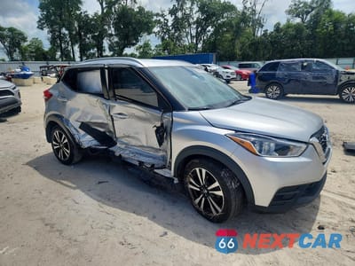 Czwarte zdjęcie samochodu z boku: 2019 NISSAN KICKS SV VIN:3N1CP5CU3KL491287 - miniatura