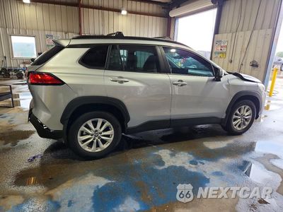 Trzecie zdjęcie samochodu z tyłu: 2024 TOYOTA COROLLA CROSS LE VIN:7MUBAAAG9RV072757 - miniatura