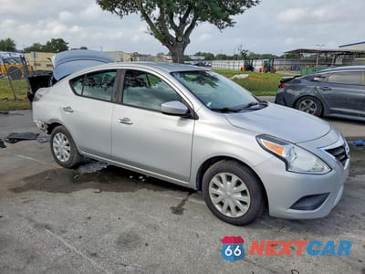 Czwarte zdjęcie samochodu z boku: 2017 NISSAN VERSA 1.6 SV VIN:3N1CN7AP5HK465397 - miniatura