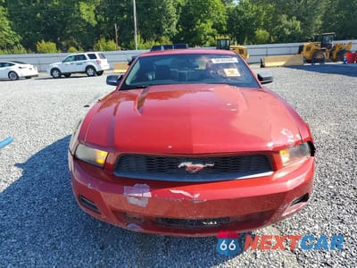 Piąte zdjęcie samochodu w środku: 2010 FORD MUSTANG VIN:1ZVBP8ANXA5126963 - miniatura