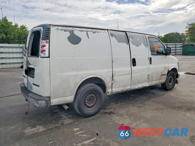 Trzecie zdjęcie samochodu z tyłu: 2002 CHEVROLET EXPRESS G2500 VIN:1GCFG25M521112187 - miniatura