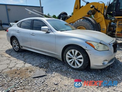 Czwarte zdjęcie samochodu z boku: 2012 INFINITI M56 X VIN:JN1AY1AR9CM580137 - miniatura
