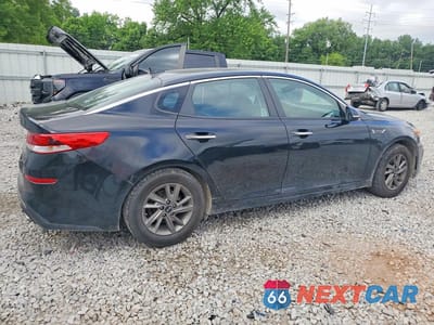 Trzecie zdjęcie samochodu z tyłu: 2020 KIA OPTIMA LX VIN:5XXGT4L32LG437732 - miniatura