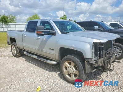 Czwarte zdjęcie samochodu z boku: 2018 CHEVROLET SILVERADO C2500 HEAVY DUTY LT VIN:1GC1CVEG8JF185847 - miniatura