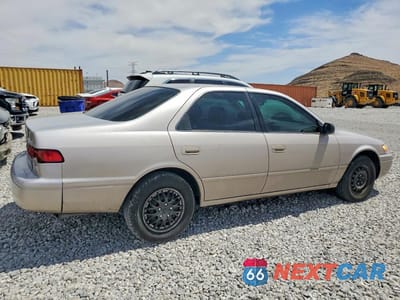 Trzecie zdjęcie samochodu z tyłu: 1999 TOYOTA CAMRY LE VIN:4T1BG22KXXU418370 - miniatura