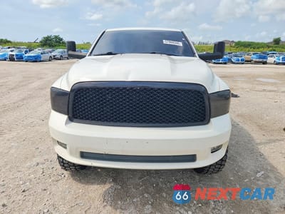 Piąte zdjęcie samochodu w środku: 2009 DODGE RAM 1500 VIN:1D3HV13T19S806261 - miniatura