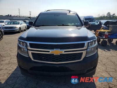 Piąte zdjęcie samochodu w środku: 2018 CHEVROLET SUBURBAN K1500 LT VIN:1GNSKHKC0JR371284 - miniatura