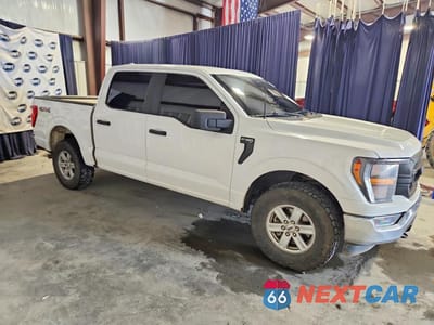 Czwarte zdjęcie samochodu z boku: 2023 FORD F150 SUPERCREW VIN:1FTEW1EP2PKF81967 - miniatura