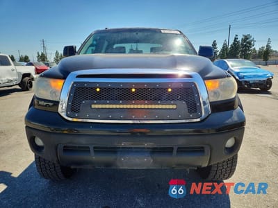 Piąte zdjęcie samochodu w środku: 2013 TOYOTA TUNDRA CREWMAX SR5 VIN:5TFEY5F14DX137208 - miniatura