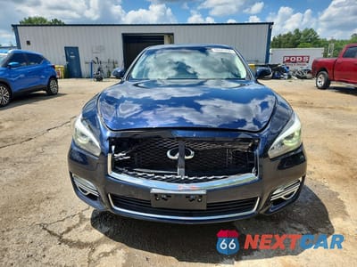Piąte zdjęcie samochodu w środku: 2019 INFINITI Q70 3.7 LUXE VIN:JN1BY1AR8KM585588 - miniatura