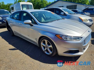 Czwarte zdjęcie samochodu z boku: 2016 FORD FUSION S VIN:3FA6P0G70GR323537 - miniatura