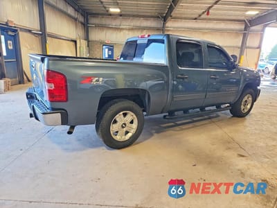 Trzecie zdjęcie samochodu z tyłu: 2013 CHEVROLET SILVERADO K1500 LT VIN:3GCPKSE7XDG306005 - miniatura