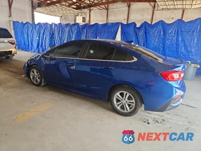 Drugie zdjęcie samochodu z przodu: 2018 CHEVROLET CRUZE LT VIN:1G1BE5SM3J7204686 - miniatura