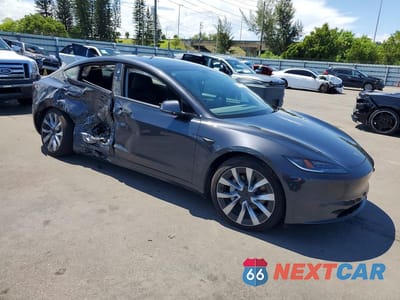Czwarte zdjęcie samochodu z boku: 2026 TESLA MODEL 3 VIN:5YJ3E1EA8TF122827 - miniatura