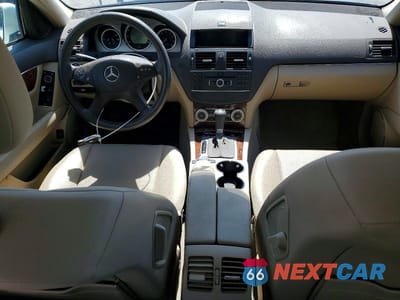 Zdjęcie 8 z 12 samochodu: 2011 MERCEDES-BENZ C 300 VIN:WDDGF5EB7BA526617 - miniatura