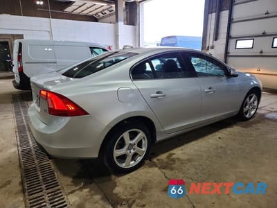 Trzecie zdjęcie samochodu z tyłu: 2012 VOLVO S60 T5 VIN:YV1622FS8C2041553 - miniatura