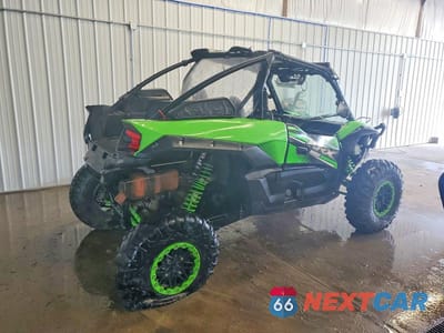 Czwarte zdjęcie samochodu z boku: 2021 KAWASAKI TERYX UTILITY VEHICLE VIN:JKARFCA19MB513668 - miniatura