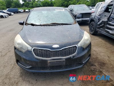Piąte zdjęcie samochodu w środku: 2014 KIA FORTE LX VIN:KNAFX4A65E5077759 - miniatura