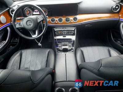 Zdjęcie 8 z 12 samochodu: 2018 MERCEDES-BENZ E 300 4MATIC VIN:WDDZF4KB2JA478367 - miniatura