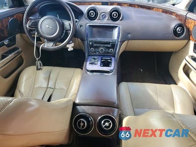 Zdjęcie 8 z 12 samochodu: 2011 JAGUAR XJ VIN:SAJWA1CBXBLV12720 - miniatura