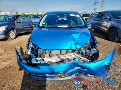 Piąte zdjęcie samochodu w środku: 2019 TOYOTA PRIUS LIMITED VIN:JTDKARFUXK3069008 - miniatura
