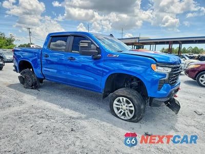 Czwarte zdjęcie samochodu z boku: 2022 CHEVROLET SILVERADO K1500 LT TRAIL BOSS VIN:3GCUDFED4NG674658 - miniatura