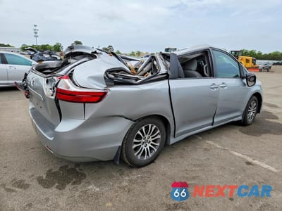 Trzecie zdjęcie samochodu z tyłu: 2019 TOYOTA SIENNA XLE 8-PASSENGER VIN:5TDYZ3DC5KS980517 - miniatura
