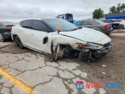 Czwarte zdjęcie samochodu z boku: 2019 NISSAN MAXIMA 3.5 SR VIN:1N4AA6AV8KC384860 - miniatura