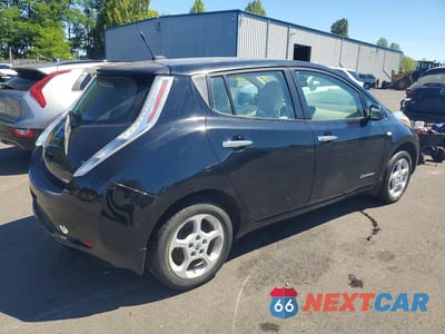 Trzecie zdjęcie samochodu z tyłu: 2011 NISSAN LEAF SV VIN:JN1AZ0CP5BT000616 - miniatura