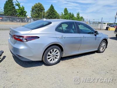 Trzecie zdjęcie samochodu z tyłu: 2022 TOYOTA CAMRY LE VIN:4T1C11AK0NU665914 - miniatura