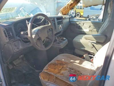 Zdjęcie 8 z 13 samochodu: 2007 GMC SAVANA CUTAWAY G3500 VIN:1GDHG31U271253922 - miniatura