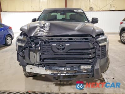 Piąte zdjęcie samochodu w środku: 2025 TOYOTA TUNDRA SR5 VIN:5TFLA5DB8SX261664 - miniatura